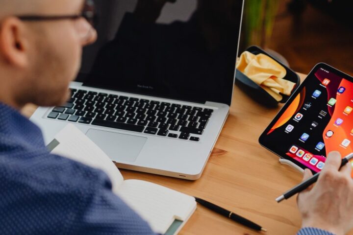 Hire a Freelance Graphic Designer to Transform Your Website Into a Lead Generation Machine