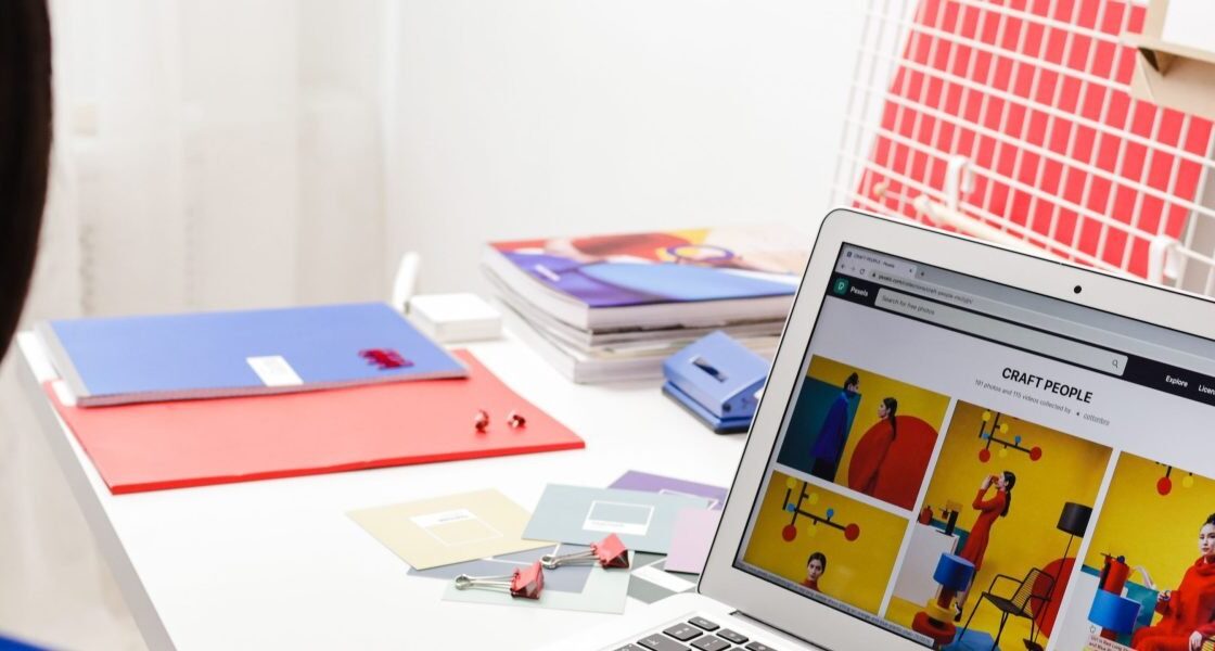 This guide helps aspiring and experienced designers navigate the shifting job market for fashion and interior design in 2026. It explains the main role types— i...